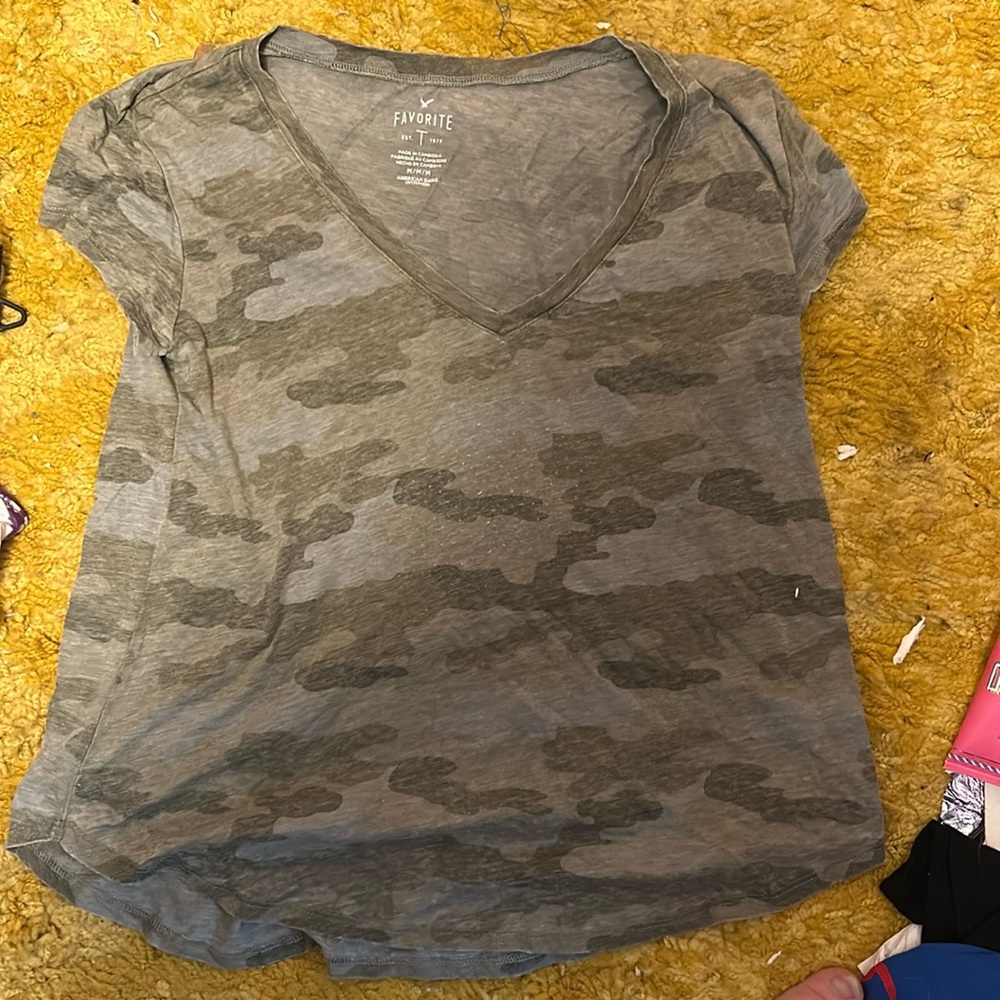 American Eagle v-neck T-shirt
